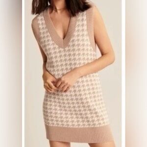 NWOT ABERCROMBIE & FITCH Beige Houndstooth Sweater Dress M Old Money Layering